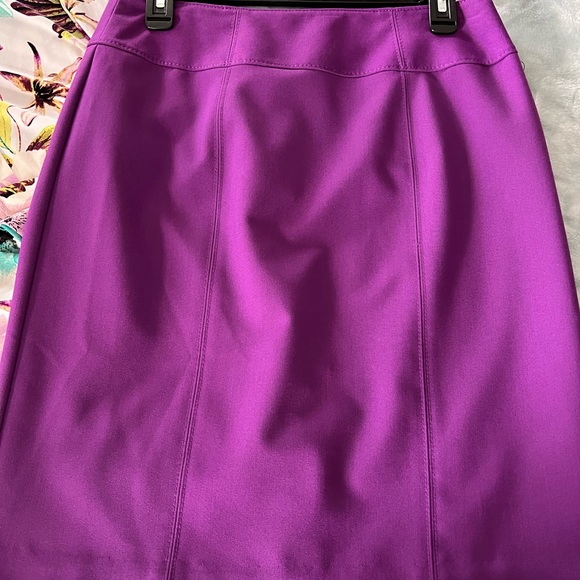 New with tags - Worthington, 2-piece outfit. Purple skirt, floral top. - Picture 2 of 6